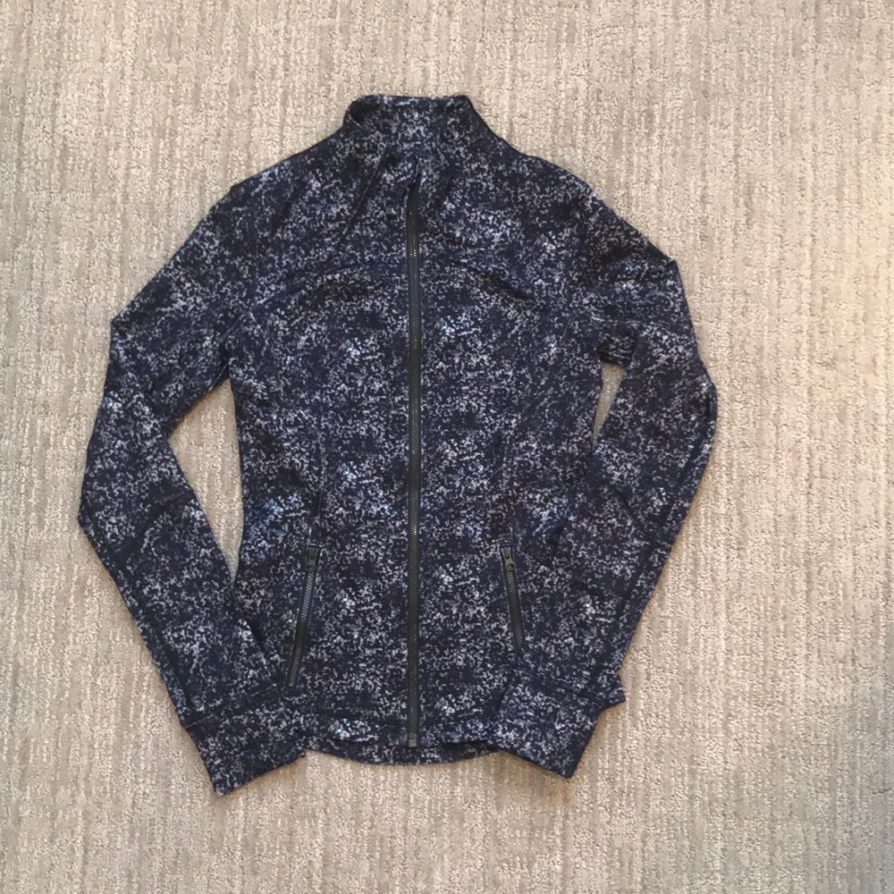 Lululemon fitted zip jacket, size 4. Gently worn.